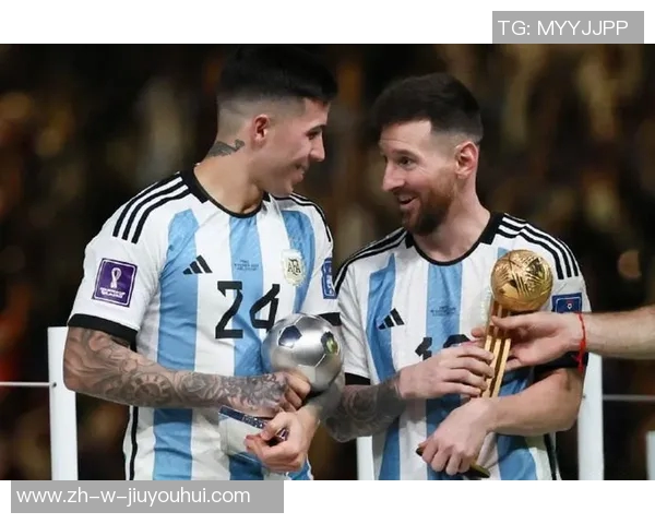 卡塔尔足球明星壁纸展示球场风采与激情瞬间的完美融合